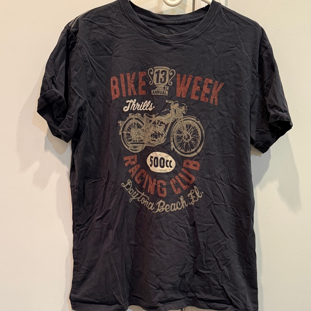 Lucky Black/ charcoal Graphic T-Shirt. Size large